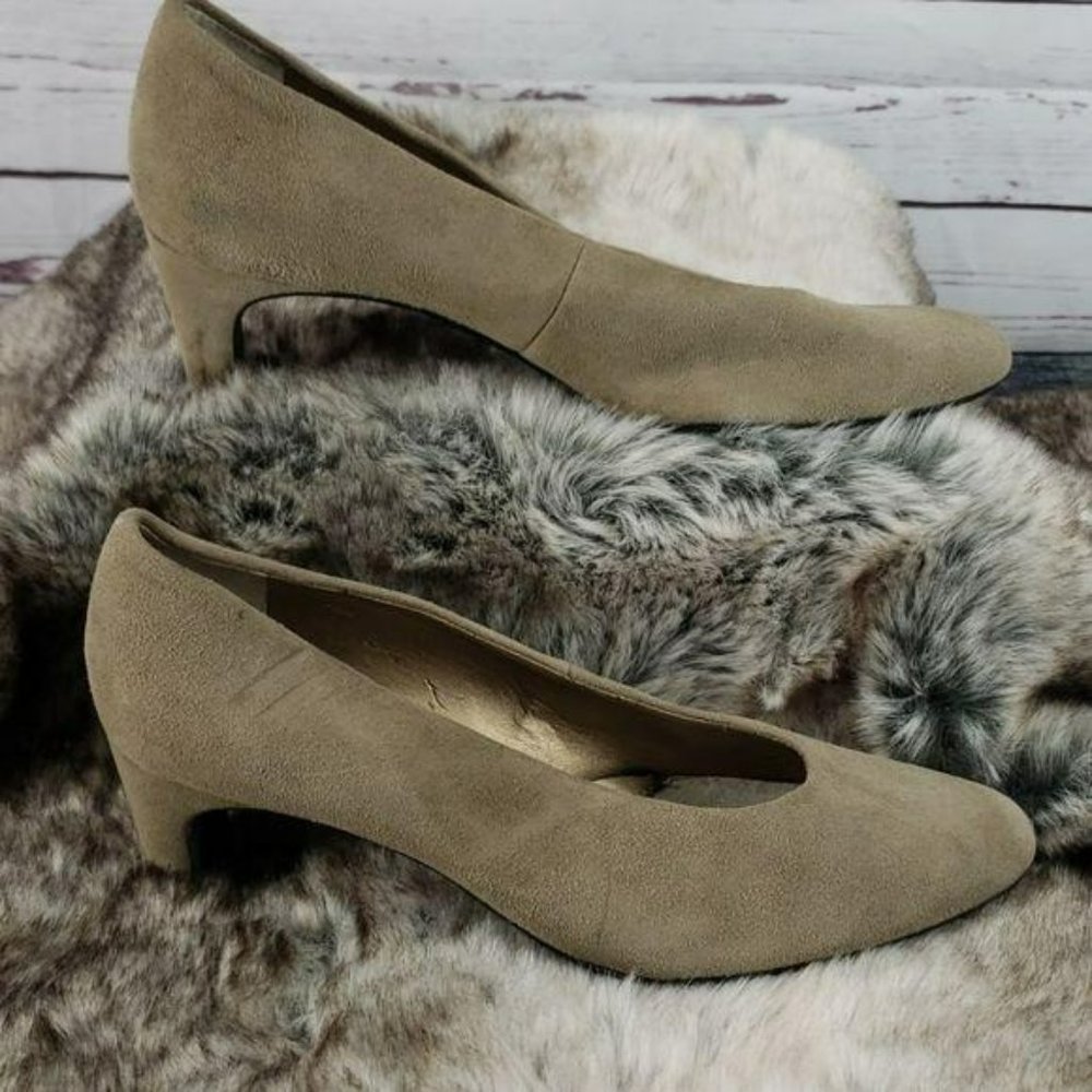 VanEli Beige Tan 7.5 Small Heel Pumps